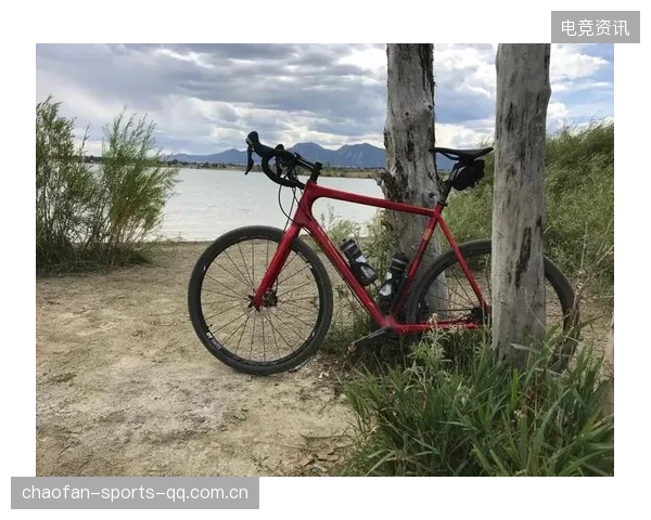 自行车手借尾流实现超高速反超